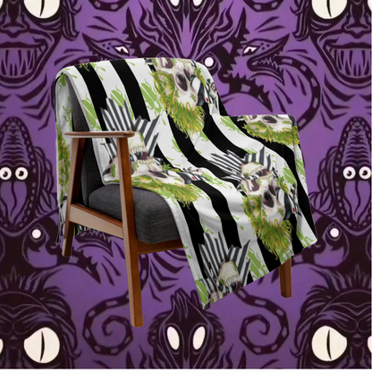 Beetle skull Throw Blanket