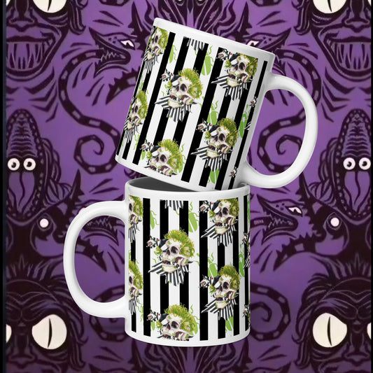 Beetle skull glossy mug